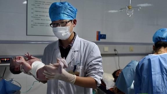 医生|生孩子的时候，产妇最好别说这些让医生反感的话，不然对生娃不利