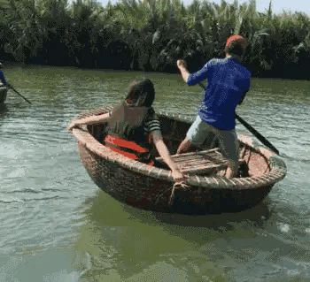 |搞笑GIF:穿成这样想给女友一个惊喜 没想到她给了我一个更大的惊喜