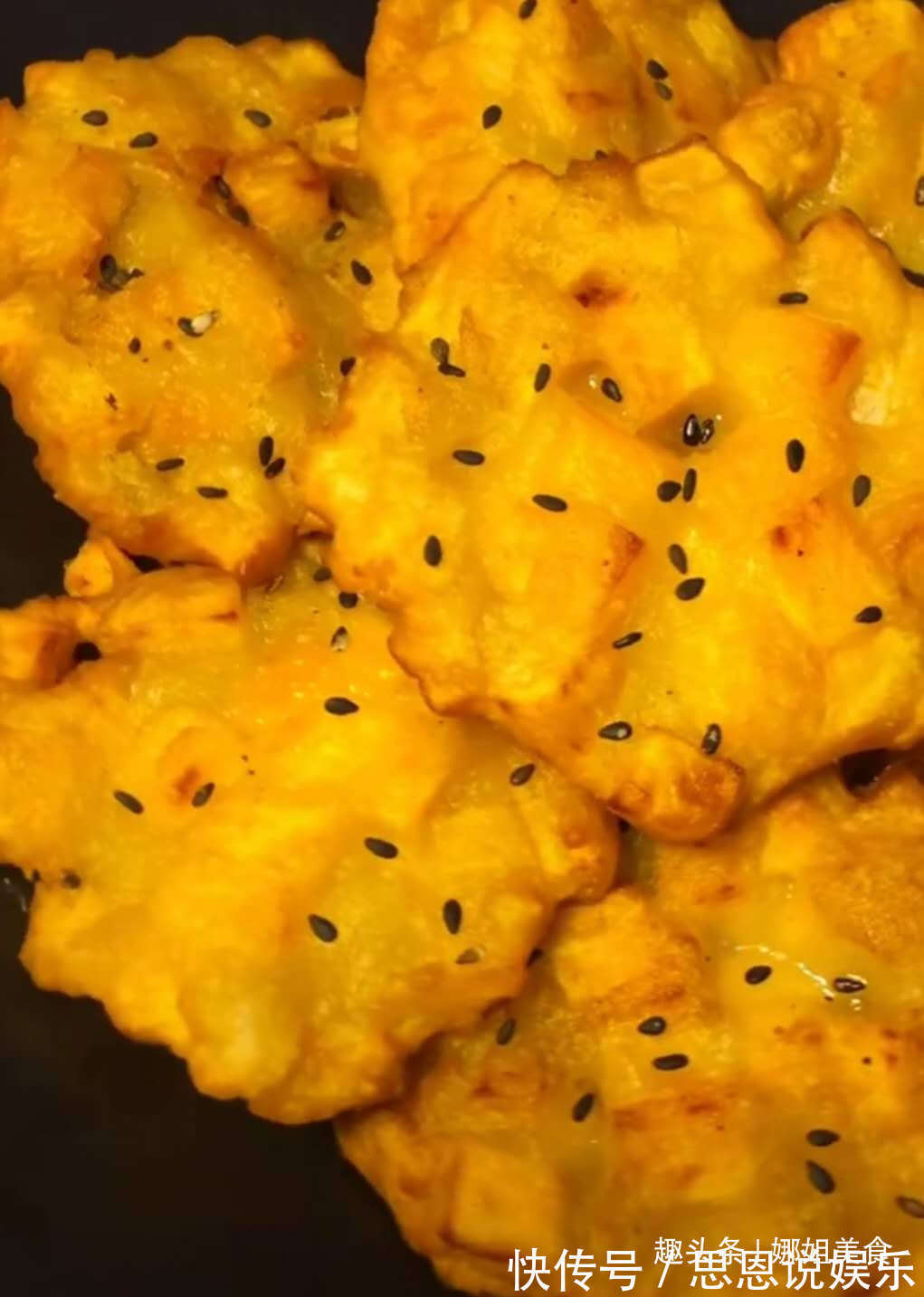 红薯不要烤了,换个新做法,筷子一搅,锅里一倒,越吃越好吃