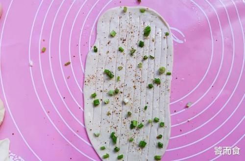 老妈30年烙饼经验,饼中多放这种食材,香酥松软,手一捏直掉渣