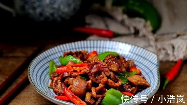 辣椒炒鸡胗|炒鸡胗没味肉质又硬?掌握2个小窍门,脆爽还入味