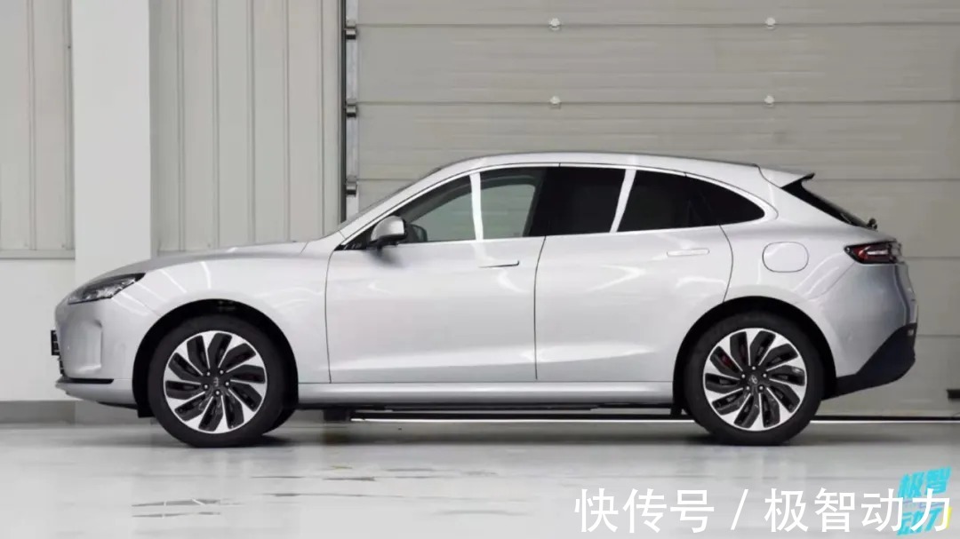 智能汽车|华为挑战30万销售目标,手机店全拿来卖车?