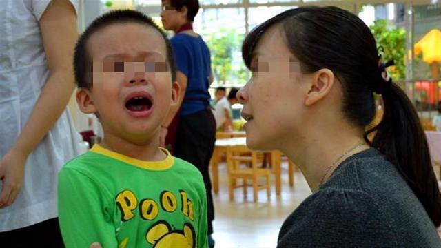 小孩|爸爸姓“戴”,给儿子起的名字太随意,老师无奈:我都不敢点名
