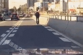 男孩|极其危险这种流行“车”不是玩具,别让孩子碰一名8岁男孩已因此丧命