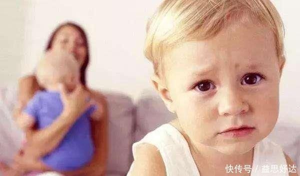 二宝|动不动就哭的孩子,不是太“玻璃心”,而是父母这两方面没做好