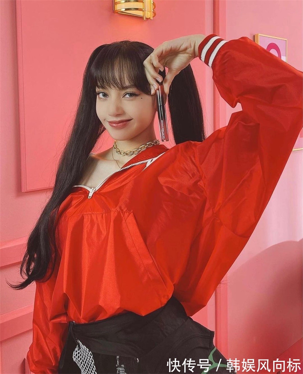 blBLACKPINK Lisa穿着一身宝格丽服装，需要花费多少钱？