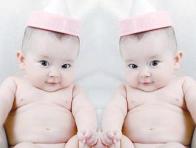 老夫老妻|双胞胎宝宝女翻男,护士出产房报喜,没想到家属却没一个开心的