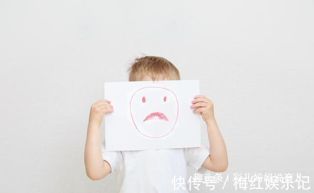 父母|父母不懂得处理孩子的情绪,只会造成孩子内向自闭,别再坑娃了