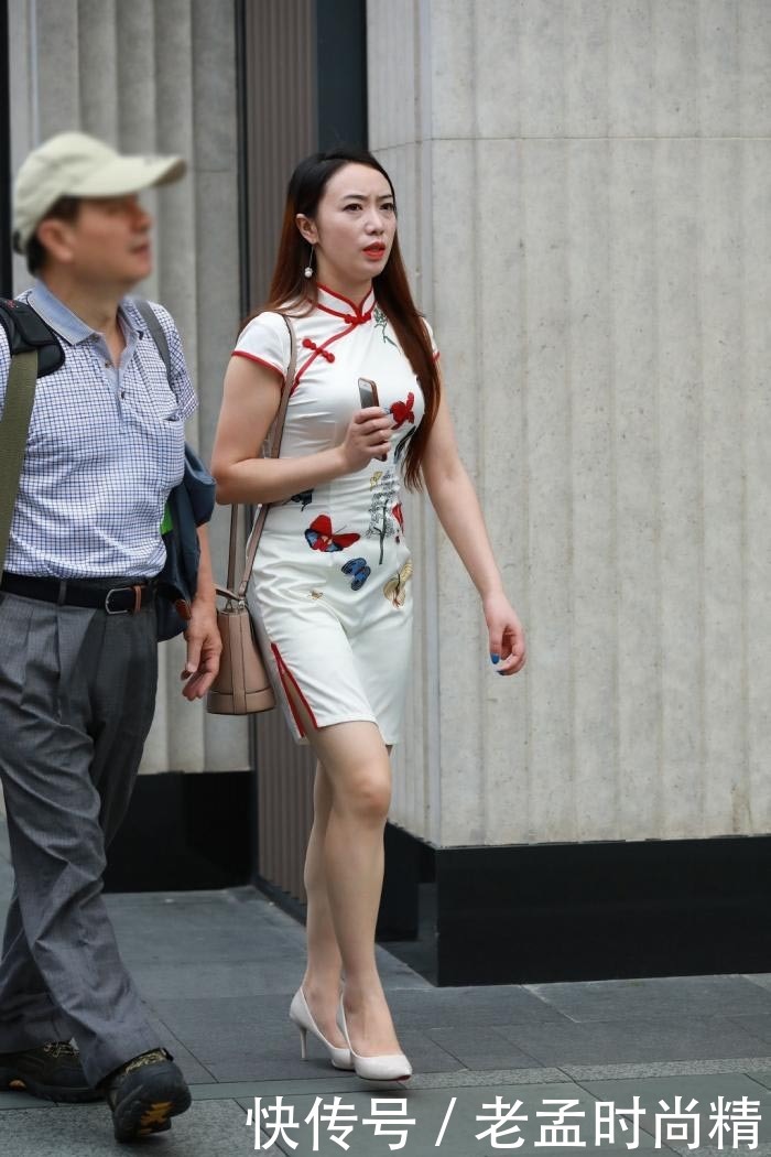 雅致|街拍:偶尔选择旗袍出行,让你分分钟秀出优雅吸睛的造型,雅致又耐看