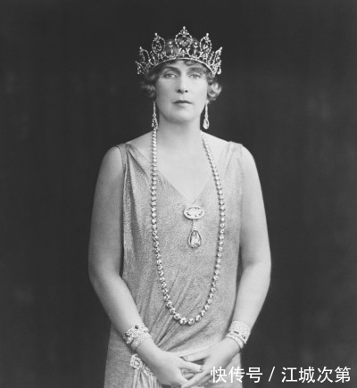 de 西班牙王室的传家宝：Joyas de Pasar珠宝系列，只能传给君主