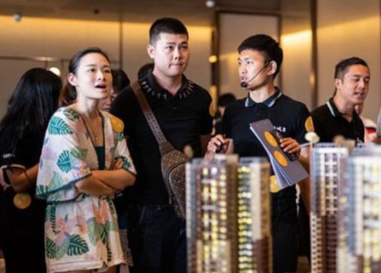 房地产业|4月1日起，“咬牙买房”还是“尽快卖房”李嘉诚曹德旺观点一致