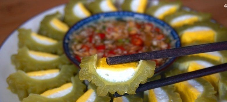 最近很火的苦瓜做法，饭店一份卖58，在家做成本不到5元，真解馋
