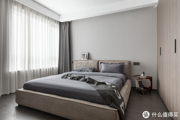 主卧|单身男青年的180㎡之家，全屋简约风，一个人独居，也住出高级感