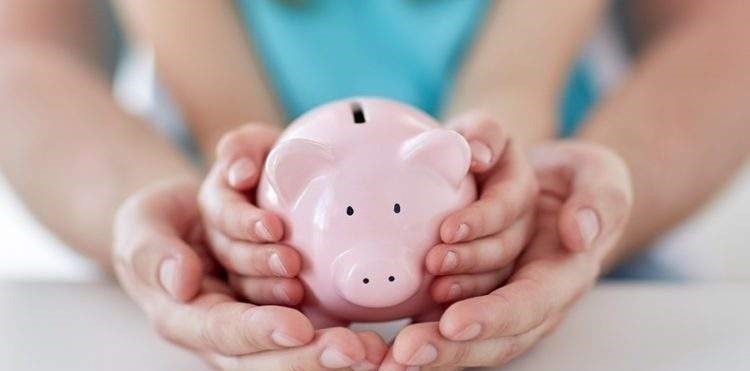 雨伞|终于得知熊孩子拿伞必散架的原因了,见到这一幕,妈妈气得牙痒痒