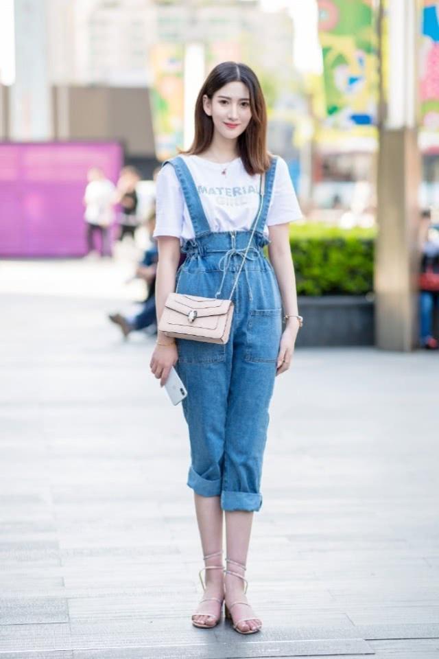 身材高挑|扎着高马尾的小姐姐,身穿套装,显示出一种十分帅酷的感觉