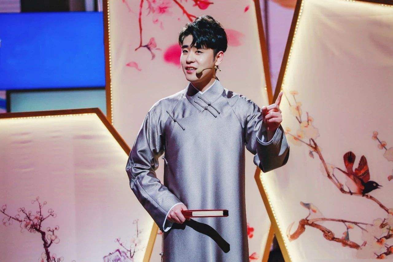 栾云平与张火丁合照却意外将张云雷送上热搜巧合还是另有隐情