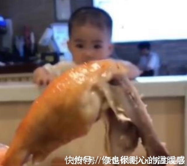 家长|最坏阿姨用鸡腿诱惑,隔壁宝宝都馋哭了,宝爸的做法值得点赞