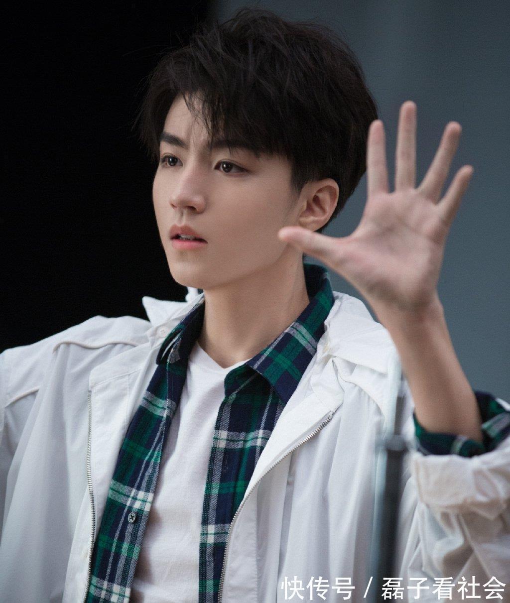 沈月|王俊凯和易烊千玺强势出镜《亲爱的客栈》,还登上热搜,真有面子