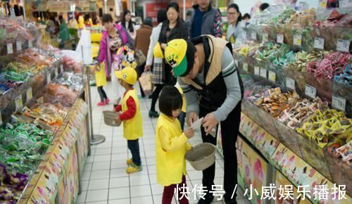 莉莉|孩子逛超市偷拿一袋糖,两位妈妈不同做法,教育出的孩子截然不同