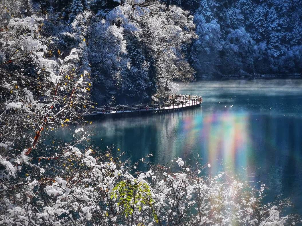 游客|春节假期首日冰雪阳光游火爆 四川A级景区接待游客176万人次｜冬游四川上封面