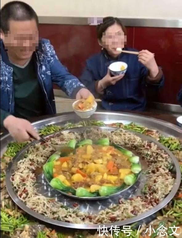 老板|老板天天用3个菜招待30名员工,员工却夸良心,看完我都想辞职了