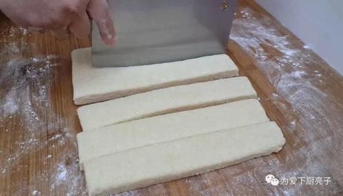 我家面粉就爱这样吃,加2个鸡蛋,焦脆香酥不油腻,吃过就念念不忘