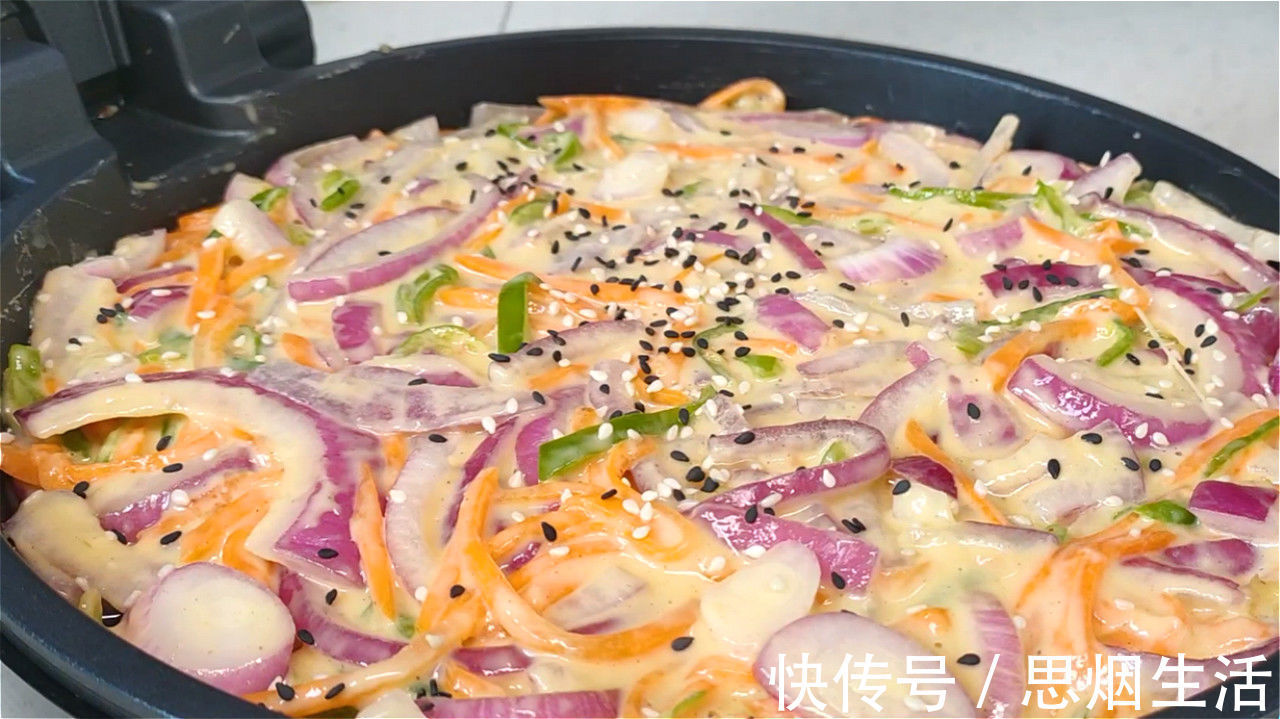 天冷了，洋葱的这个做法火了，加两个鸡蛋，简单一做，比肉还香