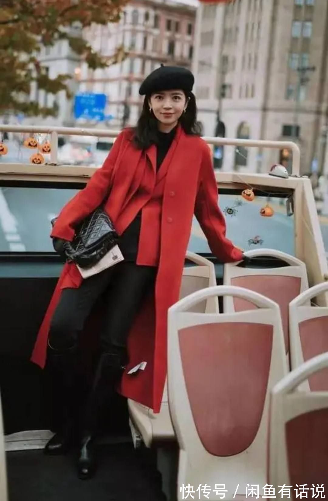 时髦|冬天穿“红色”更时髦,学三木母女这样搭,不扮嫩不显老更有气质