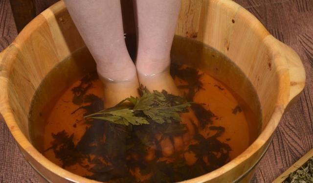 艾叶煮水|北京一女子,经常用艾叶煮水洗头,5个月后,身体有什么变化吗?