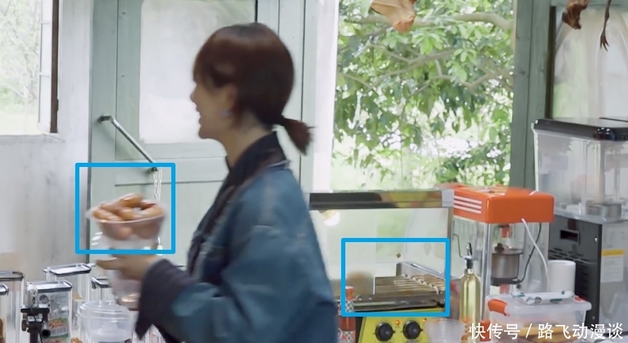 烤肠 杨紫离开蘑菇屋前,还要走全部烤肠,代价是让陈赫李诞买单的欠条