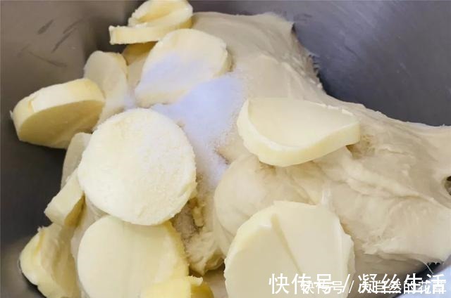 简单而朴素的做法，味道却不普通，最适合新手的烘焙入门面包