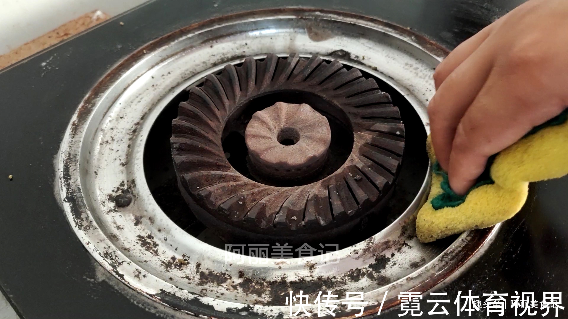 小苏打|今天才知道,把白醋倒在燃气灶上,一年省出好几百开支,方便实用