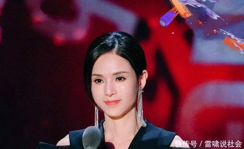 李若彤回应吐槽大会提词器争议,强调为保录制顺利,嘉宾反应真实