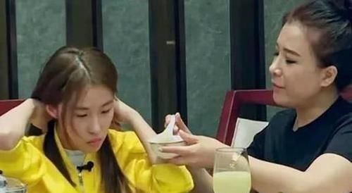 刘思琪|“巨婴”刘思琪,16岁吃饭靠人喂,如今大变样,现在变化很惊艳