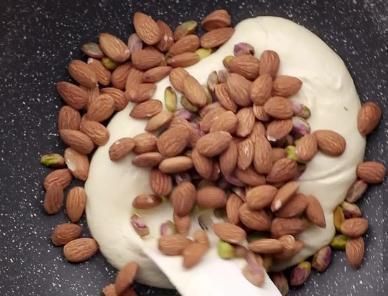 为了避开孩子,只能和老公偷偷在被窝吃,双层美味的巧克力牛轧糖