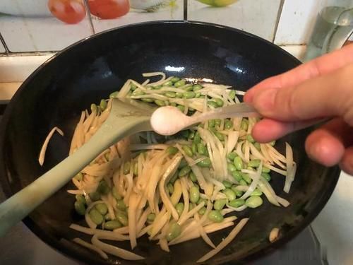 炒前|这道家常小菜,荤素搭配、营养美味,炒前多加这一步,吃得更健康