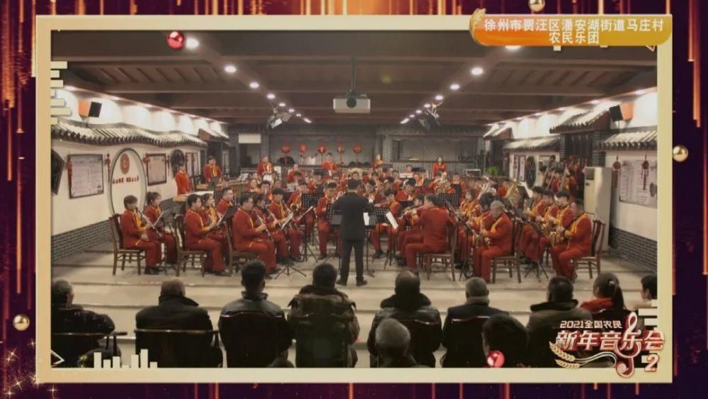 音乐会不按套路出牌:小毕哥现场吃起了大米饭,谢大脚跟着大爷学犁地!