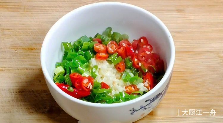 小米辣|蒸茄子，切记不要直接上锅蒸，多加1步，鲜嫩入味不变色，真解馋