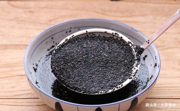 炒制|88岁奶奶头发乌黑,精神饱满,公开她的自用方!学会大家都健康!