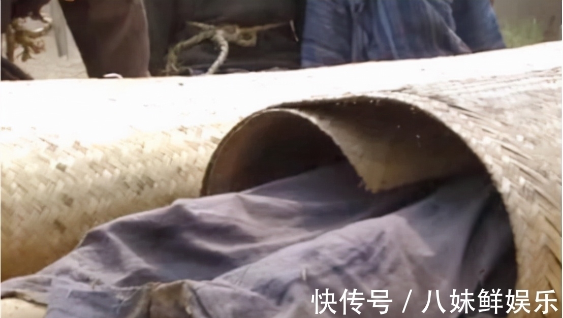 金器&一官员裹草席下葬,300年后坟墓却挖出10亿珍宝,原来另有隐情?