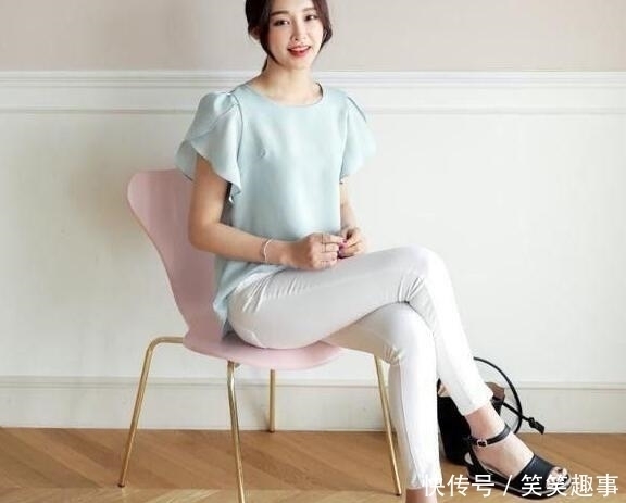  女人|温柔甜美的牛仔裤美女，充满女人韵味，很有吸引力