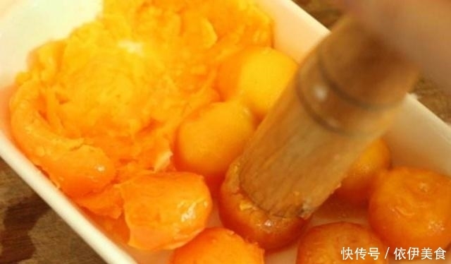 青团|肉松蛋黄青团外面买太贵,教你简单又好吃的做法,味道一点都不差