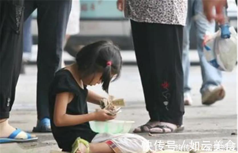 芳芳|人贩子当众抢娃,反咬孩子妈是人贩子,宝妈的机智做法救了娃