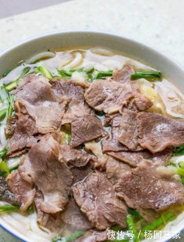 买羊肉,内行人专挑“这4个部位”,新鲜好吃,肉贩子不敢忽悠你