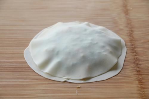 懒人韭菜盒子，不和面不揉面，皮薄馅大，而馅料特别柔和