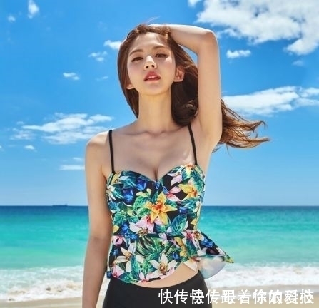 无数宅男心中的女神,展现性感时尚的一面