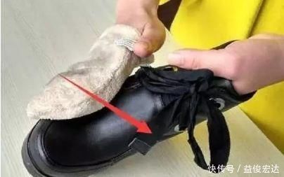 修复|皮鞋蹭破皮了不用愁,用厨房扔掉的这个东西,轻松修复如新!