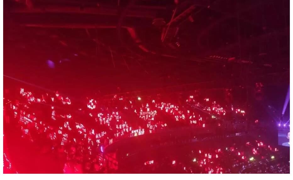 星光大賞合影，肖戰(zhàn)王一博再度同框同臺，紅海引爆全場！