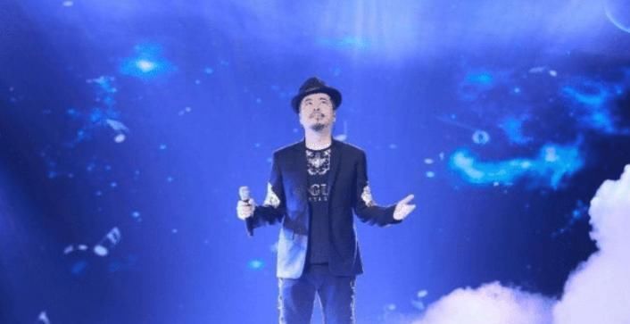 家底 以为自己很出名,豁出去家底在鸟巢开演唱会,结果赔了个底朝天