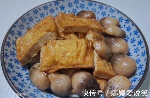 它比鸡肉贵,比鸡蛋好吃,加豆腐简单一炒,鲜嫩下饭,真香